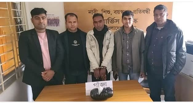 কয়রায় পুলিশের বিশেষ অভিযানে গাঁজা ও ইয়াবাসহ  আটক ৪