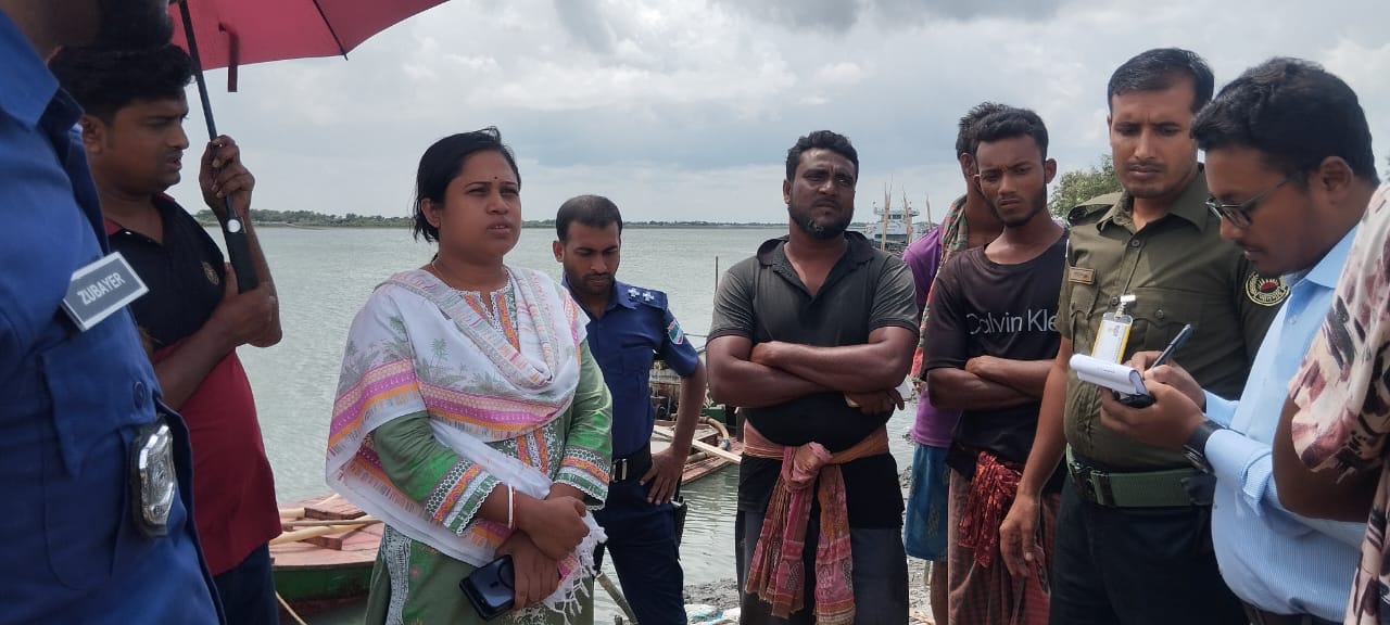 কয়রায় অবৈধভাবে বালু উত্তোলন বন্ধে উপজেলা প্রশাসনের অভিযানে জরিমানা আদায়